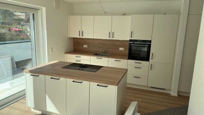 Sehr helle Penthouse Wohnung mit Terrasse und Einbauküche in Passau
