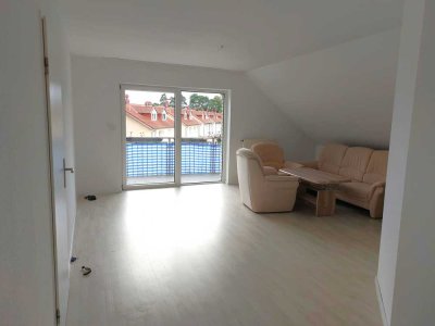 Schöne und gepflegte 2-Raum-DG-Wohnung mit Balkon und EBK in Schlangen