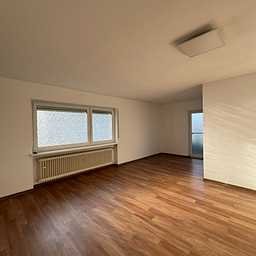 Frisch renovierte 3-Zimmer-Wohnung mit Einbauküche und Stellplatz in ruhiger, beliebter Lage
