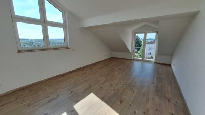 Wohnen im Grünen mit schöner Aussicht - zwei Zimmer mit zwei Balkonen!