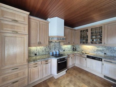 5-Zimmer-Maisonette-Wohnung in 2-FH mit gehobener Innenausstattung und EBK in Estenfeld