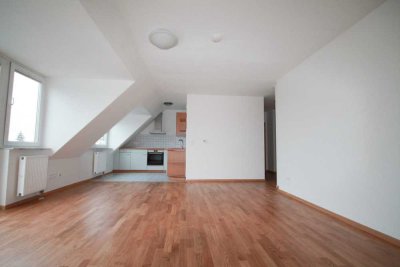 Helle ruhige 2 Zimmer-Wohnung, Parkett, Einbauküche, Balkon, zentrale Lage