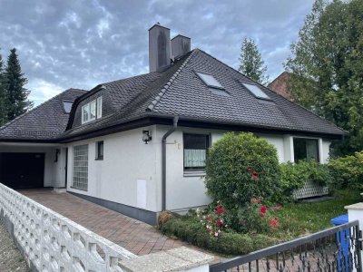 Großzügiges Grundstück mit Bungalow und schönem eingewachsenen Garten in begehrter ruhiger Wohnlage!