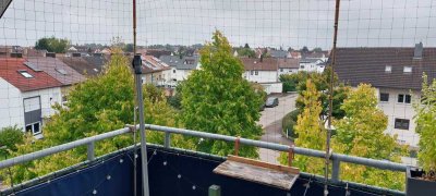 Über den Dächern von Pfuhl: 3 Zimmer Dachgeschoßwohnung mit Südbalkon in Neu-Ulm, Pfuhl