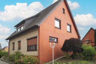 Freihstehendes Einfamilienhaus mit Garten, Garage und Werkstatt