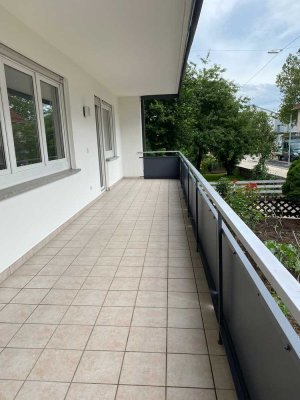 Zu Vermieten: Gemütliche 3-Zimmer-Erdwohnung mit Balkon in bester Lage