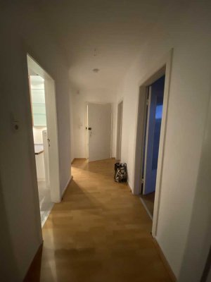 drei Zimmerwohnung im 3.OG mit Einbauküche und Balkon