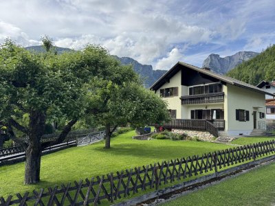 Wohnhaus mit Garage in sonniger und ruhiger Lage!