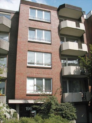 Moderne helle 2-Zimmer-Wohnung mit Balkon in Wandsbek