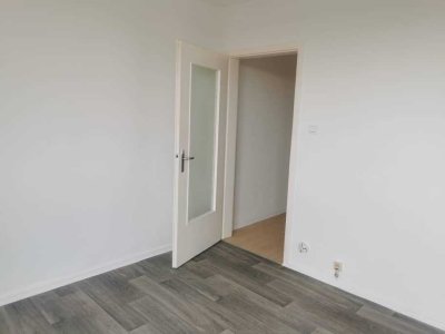 vollständig renovierte 2-Zimmer-Wohnung mit Balkon und EBK in Berenbostel