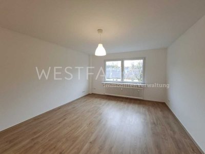 Helle Wohnung mit schönem Balkon und Einbauschrank