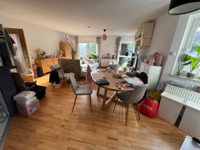 Klasse Hochpaterre-Wohnung mit Einbauküche in bester Hochheimer Lage!