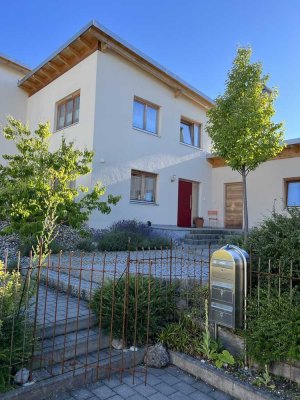Gut gelegene, offene Maisonette, ruhig, mit Garten und Waldnähe, möbliert