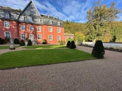 3,5 Zimmer Luxuswohnung 95m2 auf Burg Dalbenden in Kall/Urft, Küche, Bad mit Badewanne u. Gästebad