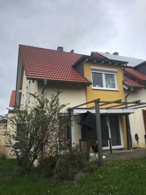 Preiswerte 5,5-Raum-Doppelhaushälfte in Aalen