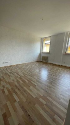 schöne helle 3,5 Zimmer Wohnung