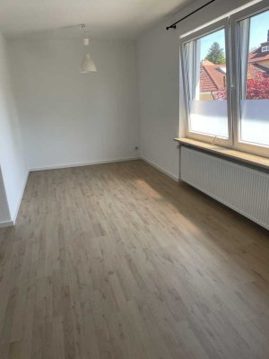 In Peissenberg: Renovierte/ gepflegte Wohnung mit zwei ZKB mit Abstellkammer