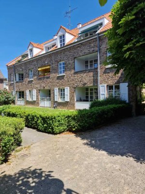 Hier wird für Sie renoviert! Traumhaftes Wohnen auf einem idyllischen Hof in Niederkassel!