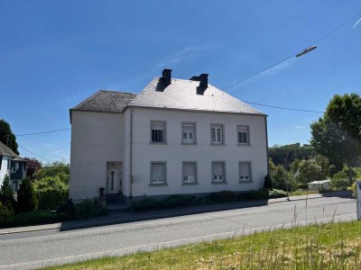 Gepflegtes Mehrfamilienhaus mit wunderschönem Grundstück in Welschbillig