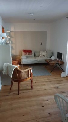 Möblierte 2-Zimmer-Wohnung auf Zeit Nähe Seerhein mit TG-Stellplatz – Sofort verfügbar ab 1.11.2025.