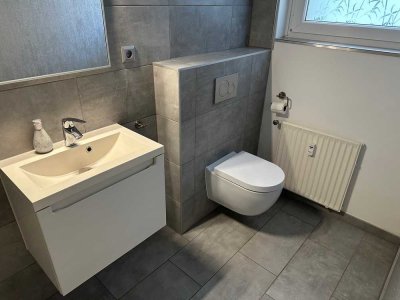 Großzügige 4-Zi EG-Wohnung mit Garage und Wintergarten - optional 2 weitere Wohnungen im Haus