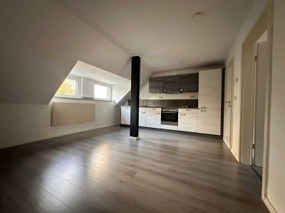 Sanierte DG-Whg. (36qm) mit modernem Tageslichtbad und offener Wohnküche inkl. Elektrogeräte