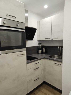 Stilvolle, geräumige 1-Zimmer-Hochparterre-Whg. mit Balkon, EBK, Stellplatz