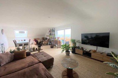Geschmackvolle 3-Zimmer-DG-Wohnung mit Balkon und EBK in Stuttgart-Sillenbuch
