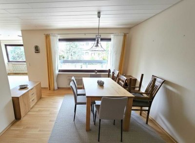 Große Wohnung mit herrlichem Balkon