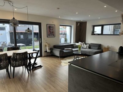 Luxus Erdgeschosswohnung mit Garten