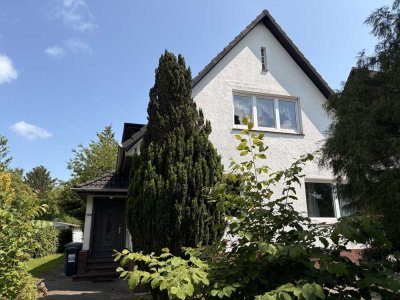 Vorne Stadt und hinten Land - Grundstück mit Altbestand in zentraler Lage und viel Natur....