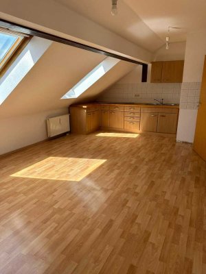 2-Raum-Wohnung Dachgeschoss in Dessau-Nord!