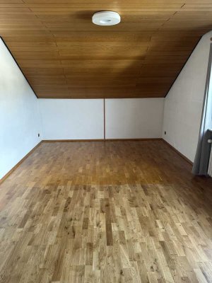 Erstbezug nach Renovierung – Ideal für Singles und Klinikmitarbeiter