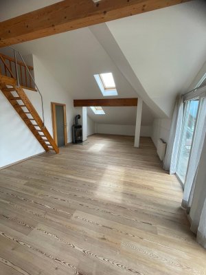 Sonnige 2-Zimmer Penthouse-Wohnung mit Balkon und Garage in Wiesing