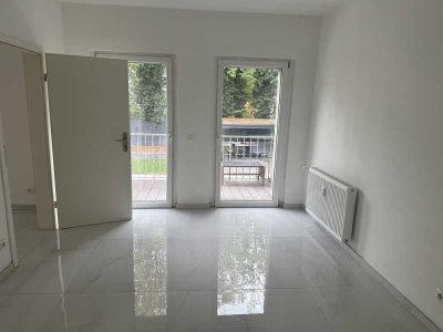 Vollständig renovierte Wohnung mit dreieinhalb Zimmern und Terrasse in Oberhausen