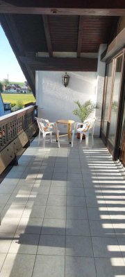 Attraktive und gepflegte 3,5-Zimmer-Dachgeschosswohnung mit Balkon und EBK in Reichertshofen