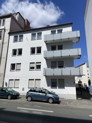 4-Zimmer Wohnung 100 qm, neu renoviert, hell und zentral gelegen, nahe der Nürnberger Innenstadt