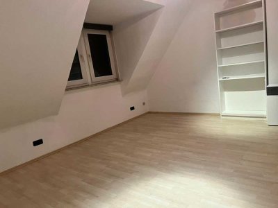 Helle 1,5-Zimmer Dachgeschosswohnung in Hannover-Ricklingen