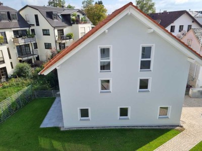 Erstbezug - schöne, hochwertige Doppelhaushälfte - zentral und doch ruhig