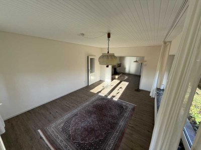 Geräumig geschnittenes schönes 6-Zimmer Einfamilienhaus mit Garage und Garten in Burhafe