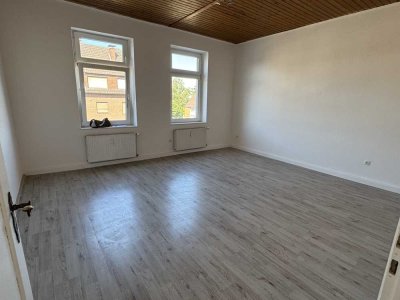 *2 Zimmer im stilvollen Altbau, 2. Etage*