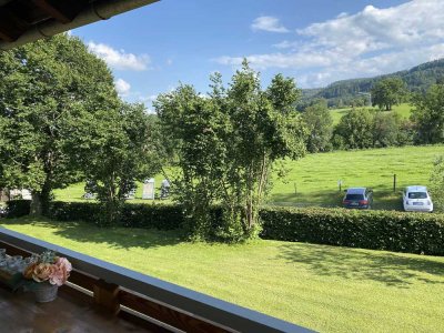 Modernisierte 4-Zimmer-Wohnung mit Balkon und EBK in Bad Feilnbach Au WG geeignet