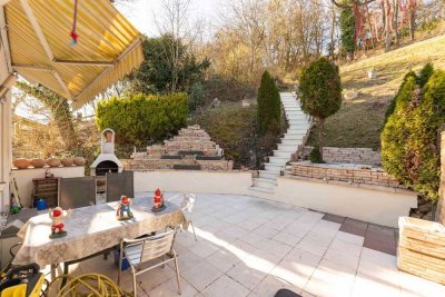 Exklusive Dachgeschosswohnung mit traumhaftem Garten, Terrasse und Balkon - einmalige Gelegenheit!