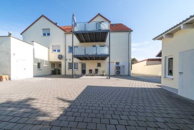 Top Wohnung in energetisch saniertem Gebäude mit Balkon und Garagen-Stellplatz (Energieeffizienz A!)