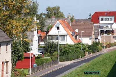 Einfamilienhaus mitTerrasse und Doppelgarage