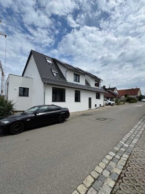 Kernsanierte Wohnung mit 3,5 Zimmer und großem Balkon