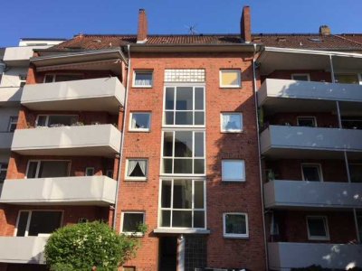 Kiel - Schillerstraße:  Hier wohnt man ! Große, freie  3 Zimmer Eigentumswohnung im 3.0G, 2 Balkone.