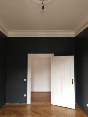 3.Zi- Luxus Altbau im Zentrum LA inkl. 2 Garagen, Burgblick, Stuck und Fischgrätparkett