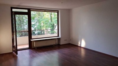 Großzügige 4-Zimmer -Wohnung mit Balkon und Einbauküche - ideal für Familien!