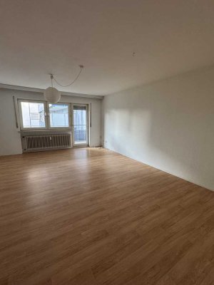 Schöne Wohnung mit großem Balkon in bester Lage